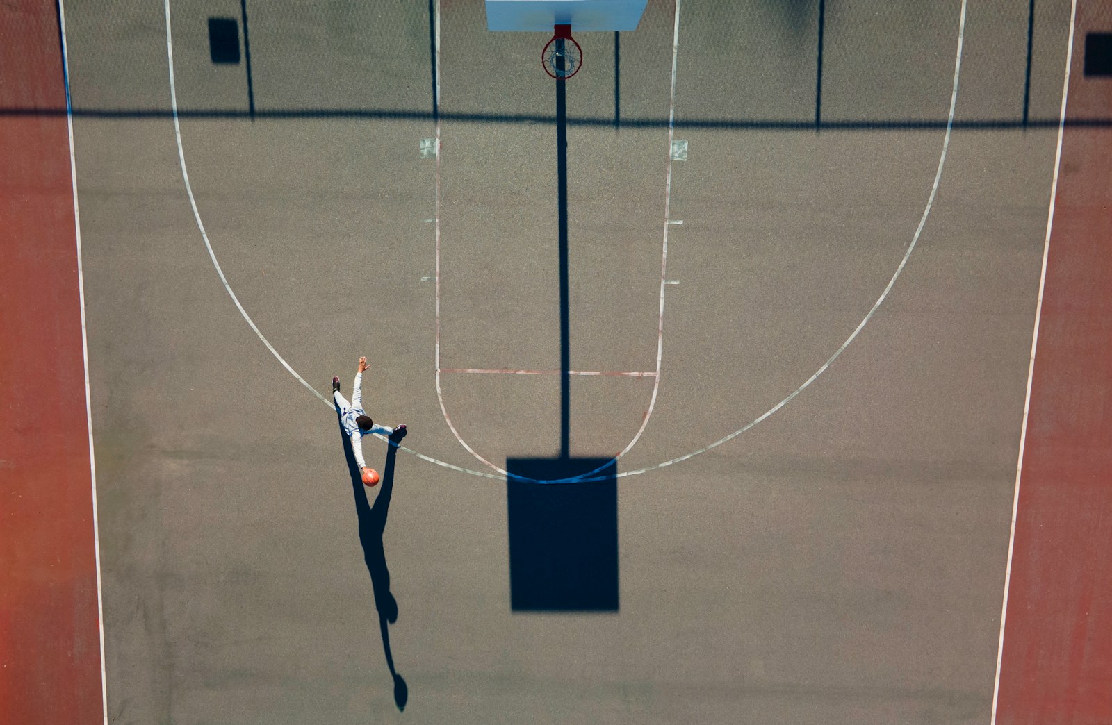 an overhead view of a basketball court with a basketball hoop